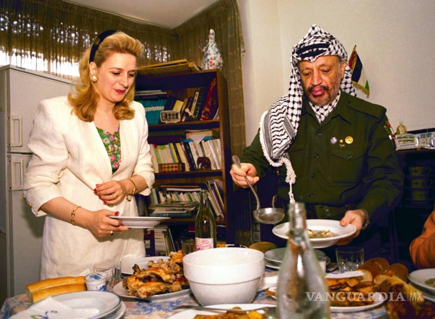 $!Imagen de 1993, de Yaser Arafat y su esposa Suha.