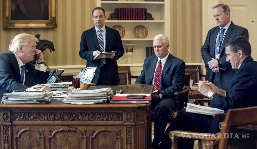 Casa Blanca rechaza disculpas de Bannon por participar en libro sobre Trump