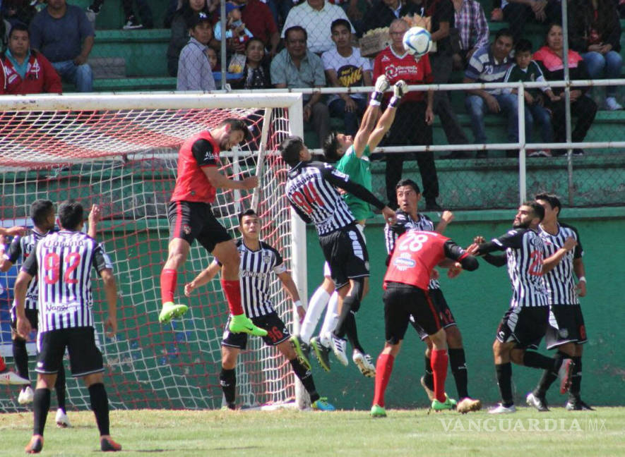 $!Sin dinero para la luz del 'Pirata' ni gasolina para los camiones, jugadores de Albinegros señalan a la directiva de los Tiburones Rojos de no tener dinero