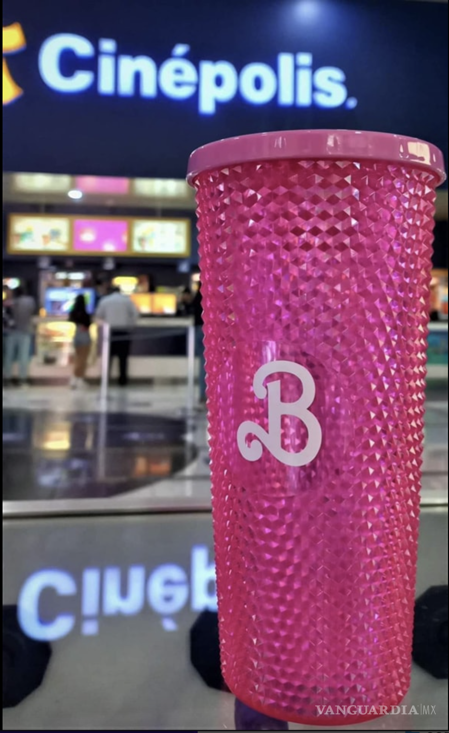 $!El vaso de Barbie de Cinépolis tenía un precio de 220 pesos y se puede encontrar en redes por casi 3 mil pesos.