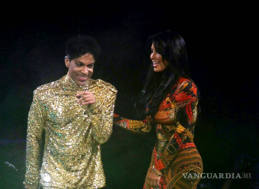 $!El día que Prince corrió a Kim Kardashian del escenario