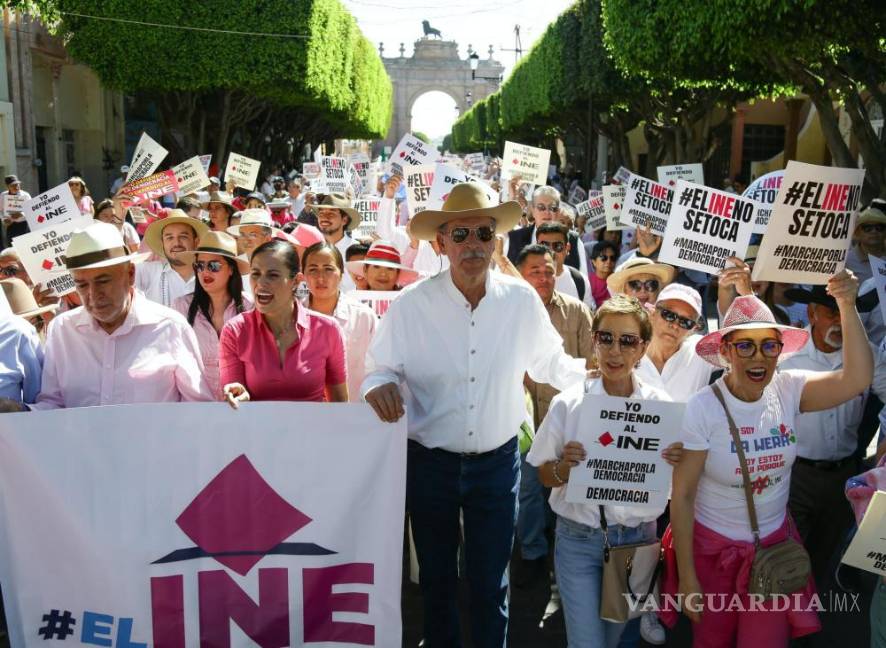 Así toman las calles y plazas miles de mexicanos para defender al INE (Fotos)