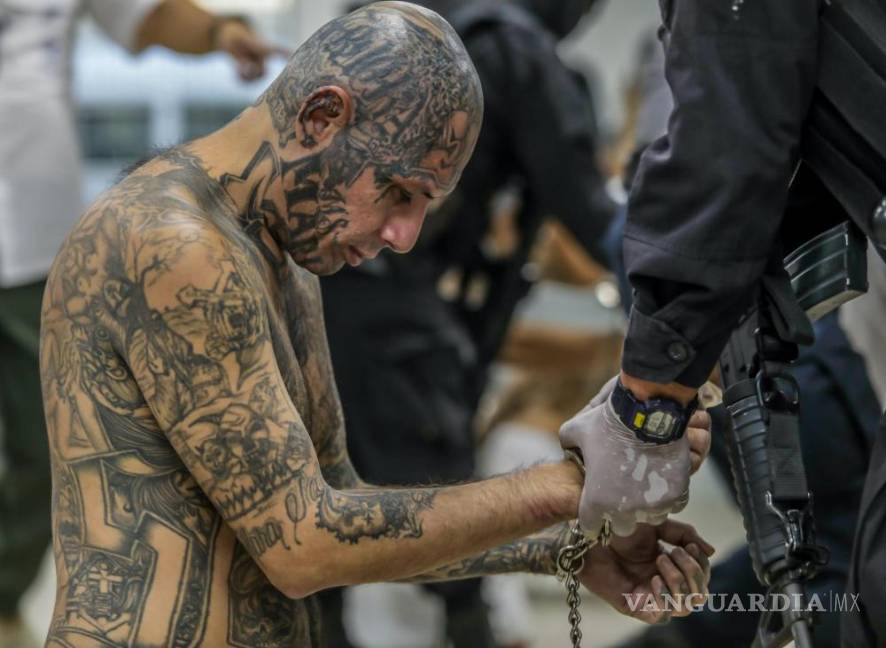 Así fue el traslado de 2 mil pandilleros al Centro de Confinamiento del Terrorismo en el Salvador