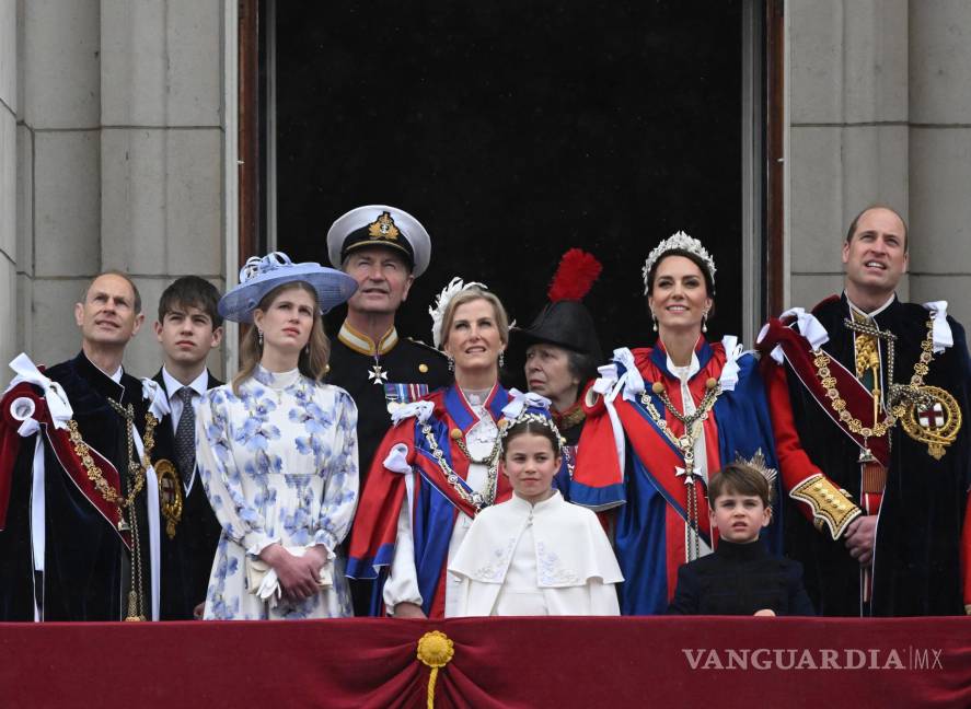 Así inicia el reinado del Carlos III tras una larga espera para ser el monarca británico (fotos)