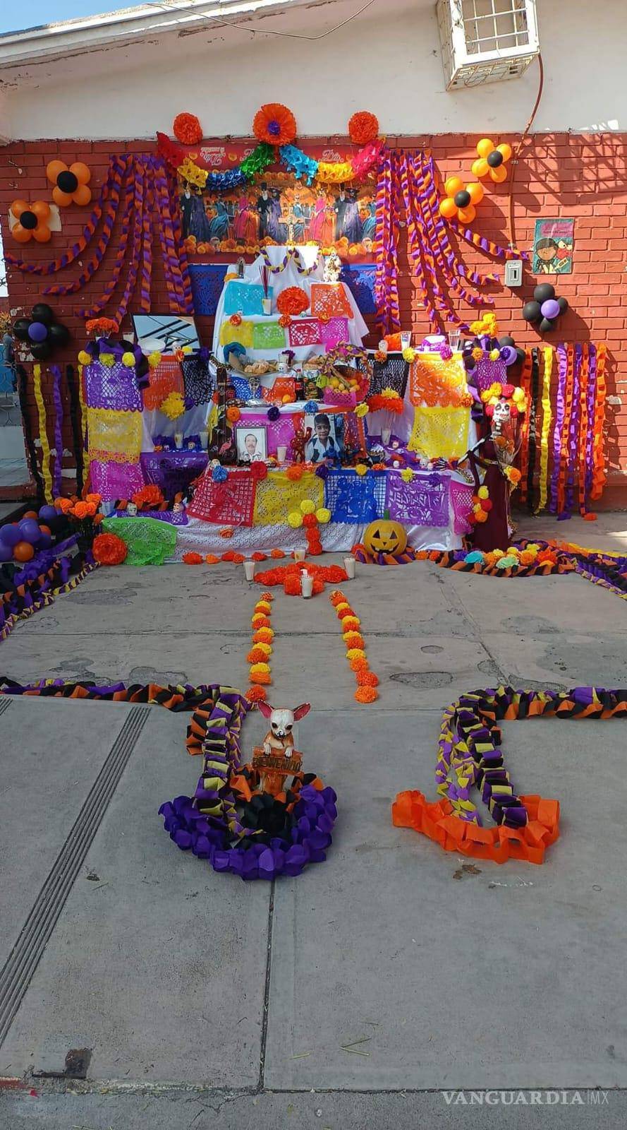 $!¿Ya viste estos altares en Saltillo? Dedicados a familiares, Walt Disney, Juan Gabriel, Cri-Cri y más (Fotos)