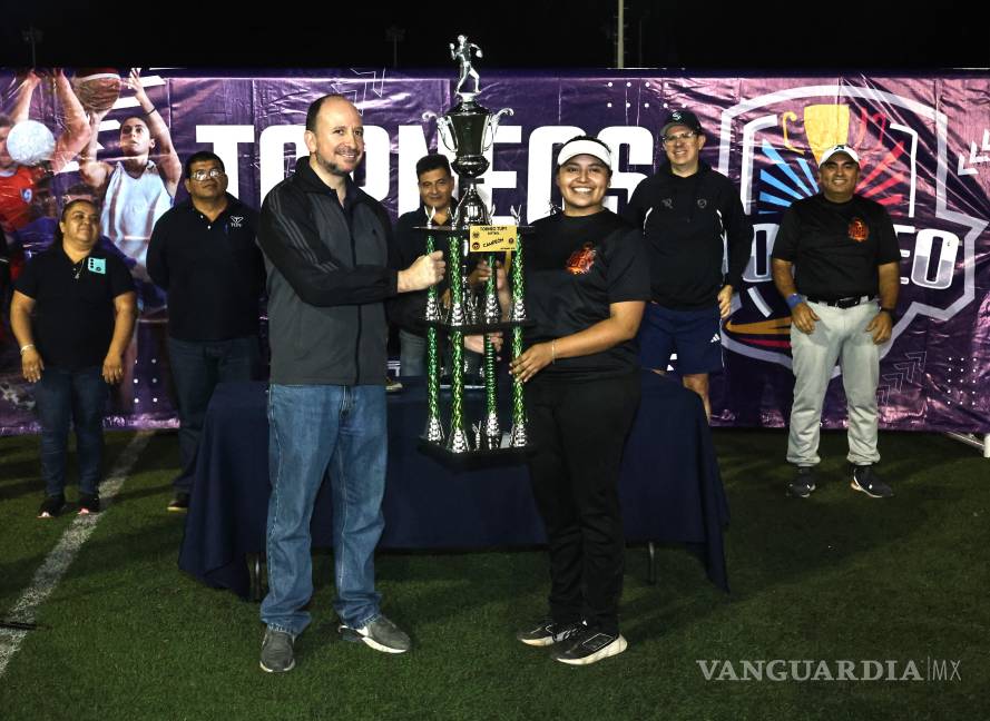 $!Iron Tupy se coronó campeón en softbol tras un duelo reñido ante Sofbol Rockies.