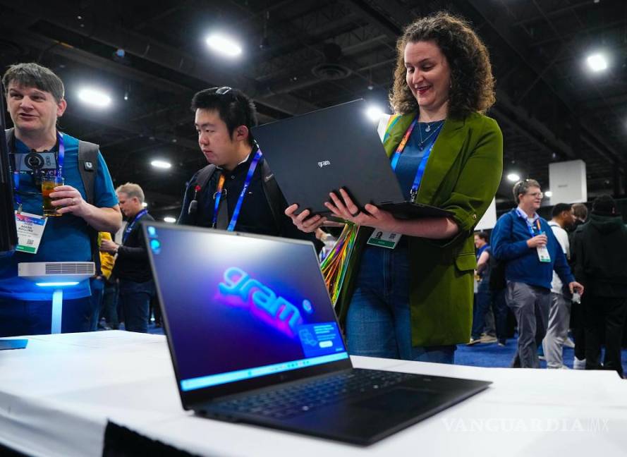 $!Rebecca Isaacs analiza la nueva laptop convertible 2 en 1 de LG, que ofrece la versatilidad de una laptop y una tableta en la CES 2025.