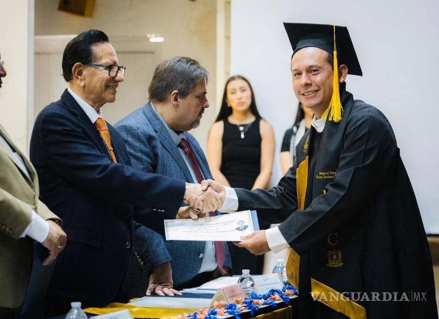 $!Los agentes viales recibieron reconocimiento por su esfuerzo y compromiso, acompañado del respaldo de sus familias durante la ceremonia de clausura.