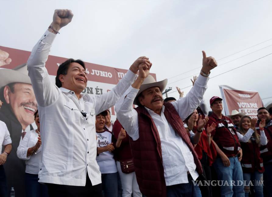 $!Armando Guadiana estuvo acompañado de Mario Delgado, presidente nacional de Morena, en un evento de campaña en Saltillo.