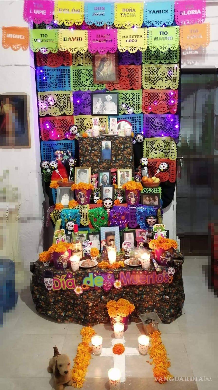 $!¿Ya viste estos altares en Saltillo? Dedicados a familiares, Walt Disney, Juan Gabriel, Cri-Cri y más (Fotos)