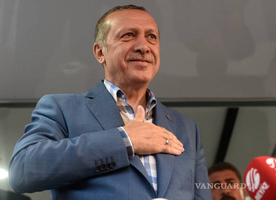 Erdogan, el enemigo de Twitter, usa las redes sociales para salvarse