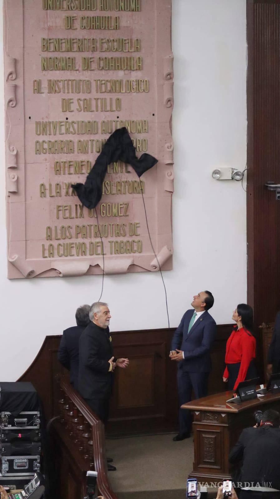 $!Autoridades estatales y municipales asistieron a la entrega del reconocimiento al trabajo y prestigio de la UAAAN.