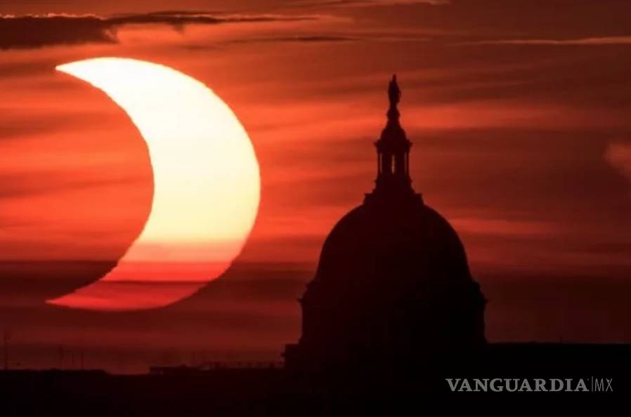 $!Estas fotos de la NASA del eclipse solar del amanecer de 2021 son simplemente asombrosas