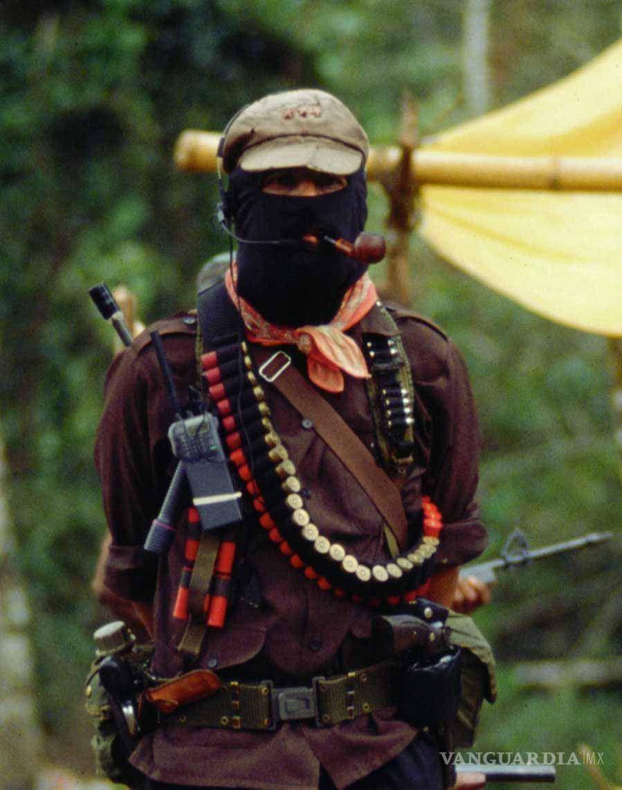 $!El Subcomandante Marcos se convirtió en un imán informativo durante el levantamiento y los años posteriores.