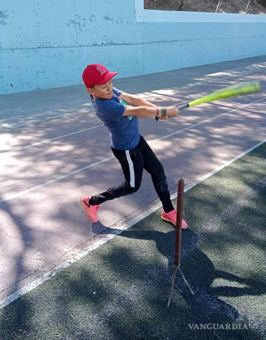 $!Alumno en prácticas de beisbol.