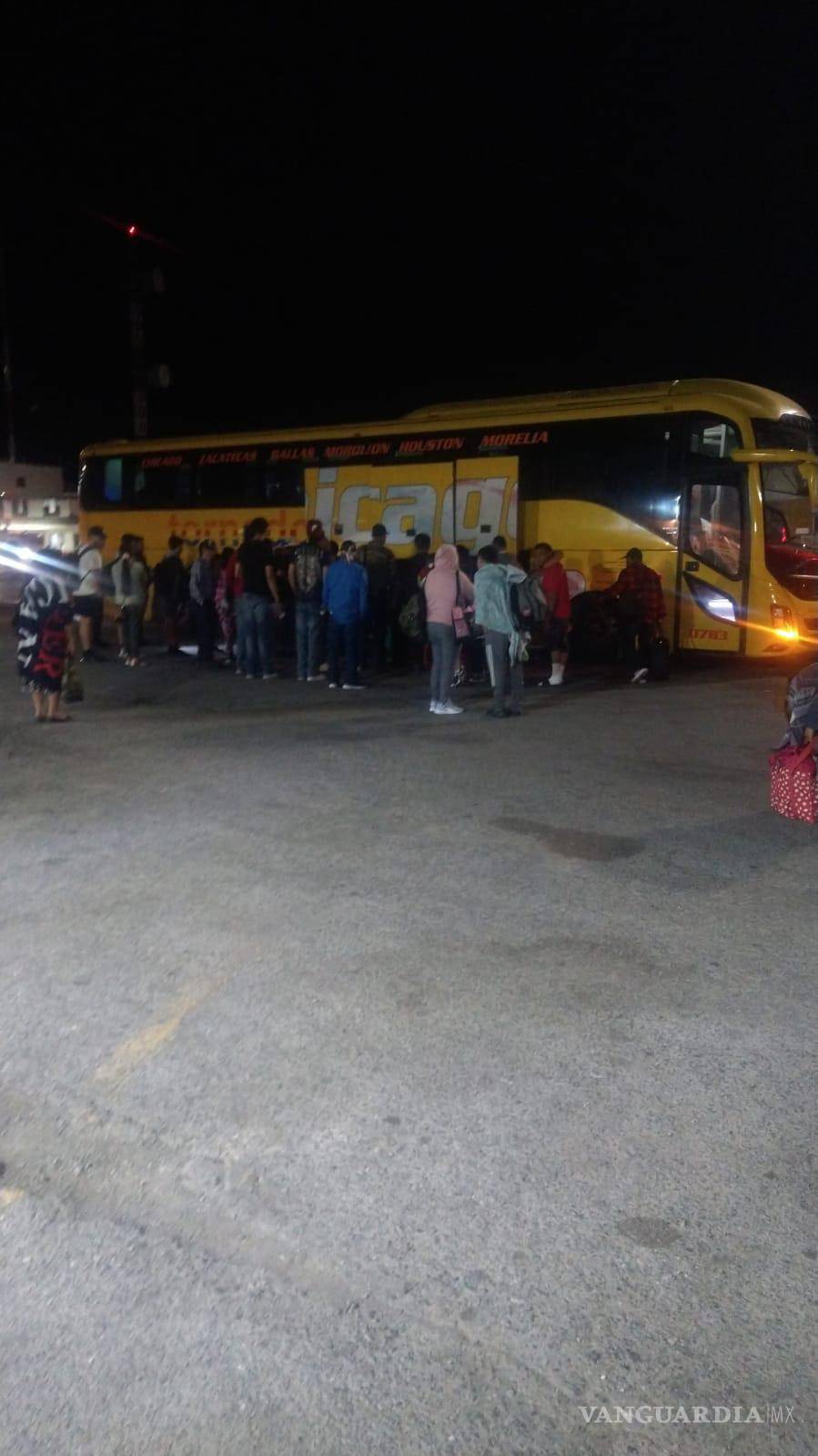 $!Entre los pasajeros se comentó que el hombre era originario del estado de Michoacán.