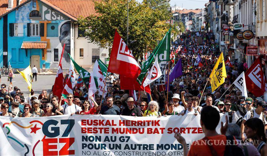 $!Miles de personas protestan contra la cumbre del G7 (fotogalería)