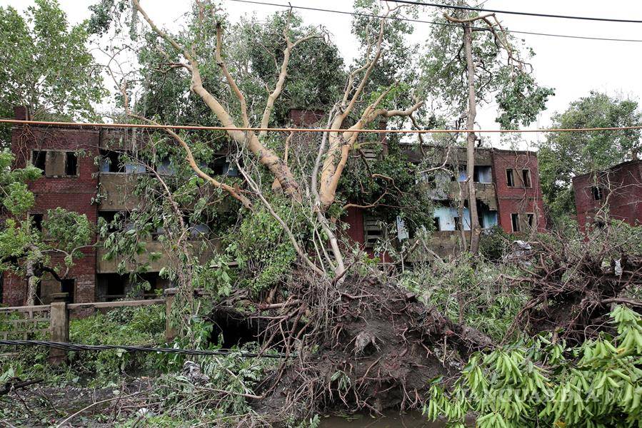 $!Ciclón Amphan deja un rastro de devastación a su paso por la India y Bangladesh, hay 88 muertos