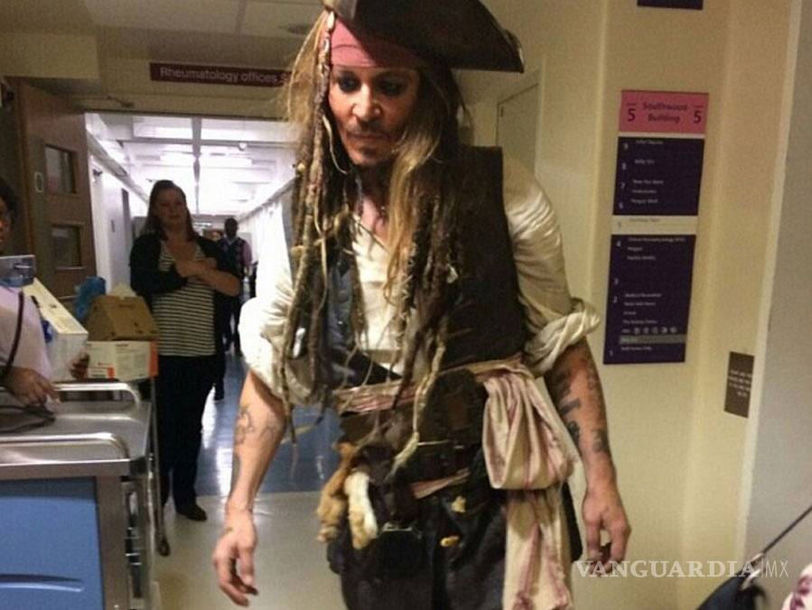 $!'Jack Sparrow' visitó un hospital infantil
