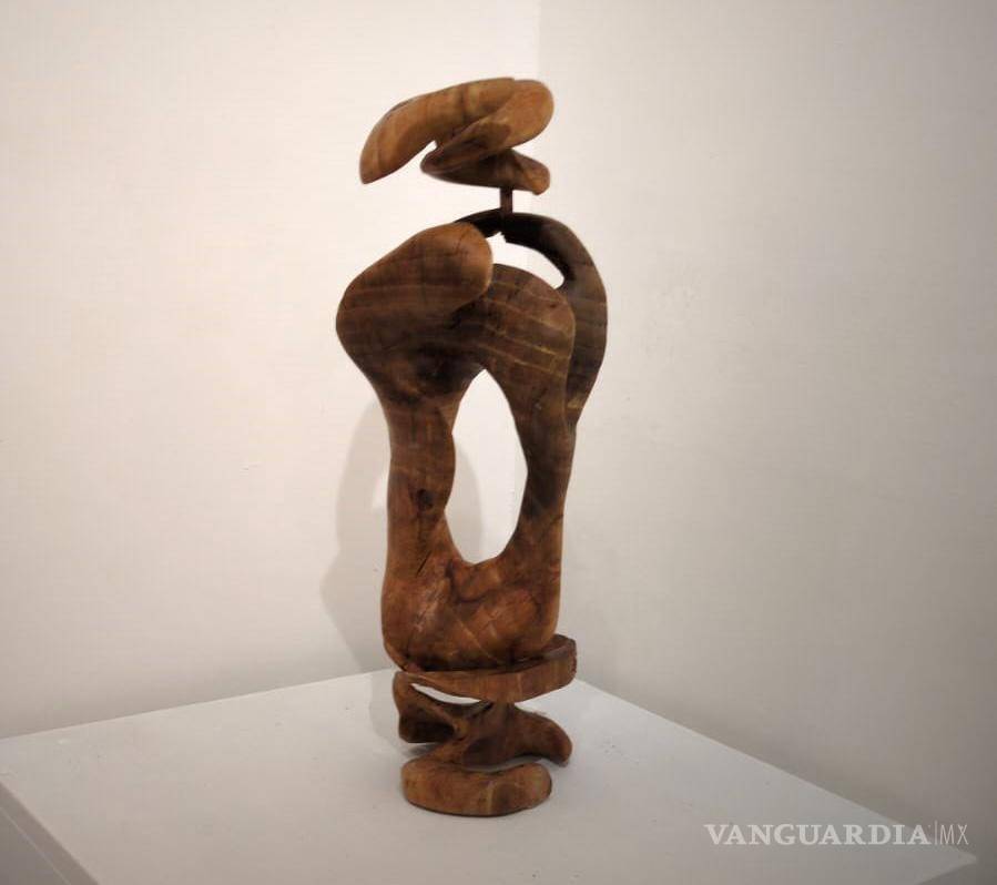 Artista saltillense expone su obra en Italia y rescata un árbol centenario de Acuña con arte