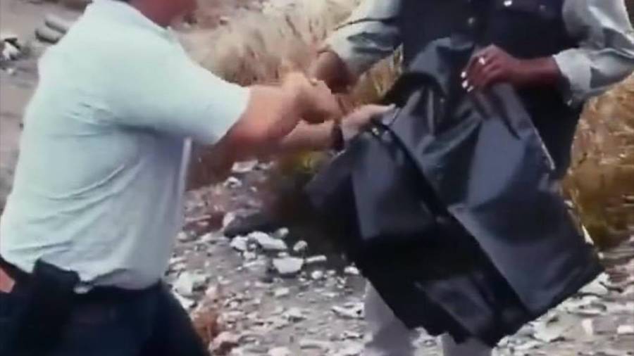 Garza del Valle publicó un video de la entrega en Facebook, pero posteriormente lo eliminó tras las críticas recibidas.