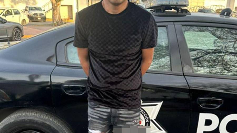 El hombre fue detenido por policías municipales tras una revisión al vehículo en el centro de Monterrey.