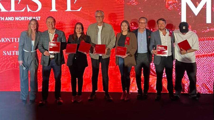 Don Artemio durante la ceremonia de reconocimientos.