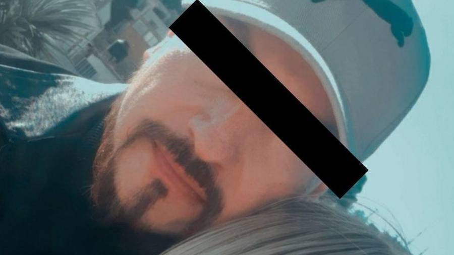 Tras denunciar a su expareja, la mujer ha continuado el proceso legal mientras trabaja de noche y se hace cargo de sus hijos y familiares con una limitada red de apoyo.