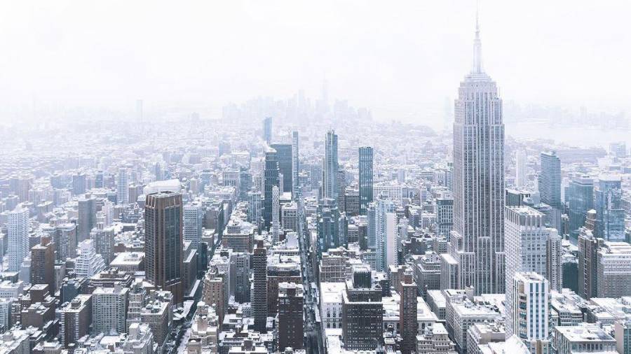 Una tormenta invernal dejó fuertes nevadas y hielo en Nueva York, Boston y la región de los Grandes Lagos, causando miles de retrasos y cancelaciones de vuelos