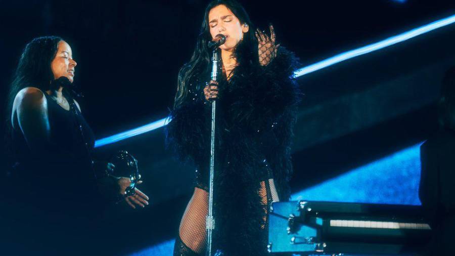 Viaje. La cantante británica sorprendió con homenajes musicales en cada país, y México no fue la excepción.