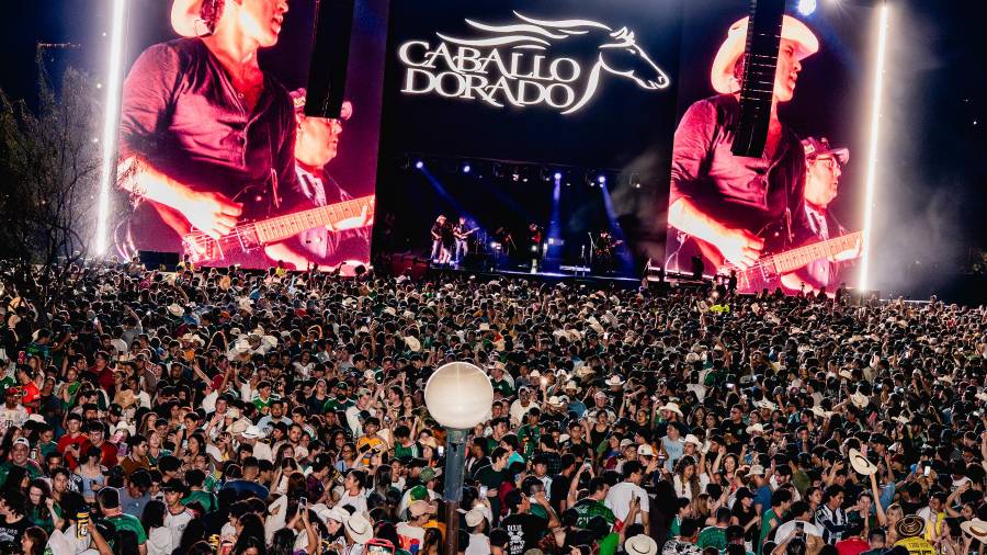 El Fan Fest vibra al compás de Payaso de Rodeo en Nuevo León