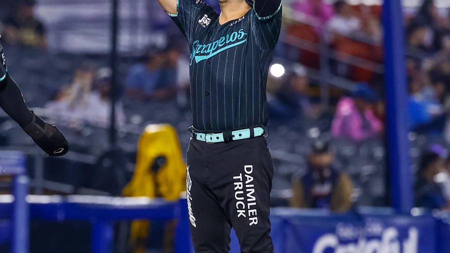 Saraperos reaccionó con seis anotaciones en la séptima entrada y este domingo buscará quedarse con la serie ante Charros.