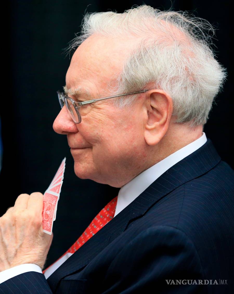 $!Buffett gana dinero más rápido de lo que puede invertirlo