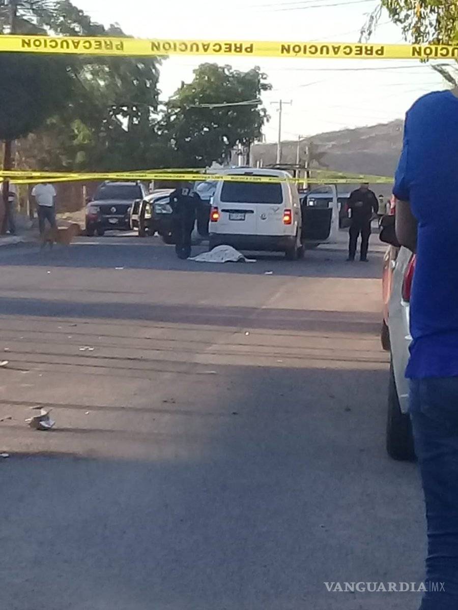 $!Sicarios desatan balacera en funeral y matan a madre del fallecido