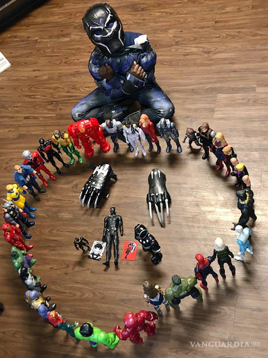 $!Niños rinden tributo al actor estadounidense Chadwick Boseman en funerales simbólicos