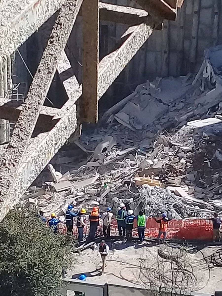 $!Derrumbe en casas de Monterrey deja una persona muerta, otra herida y una desaparecida