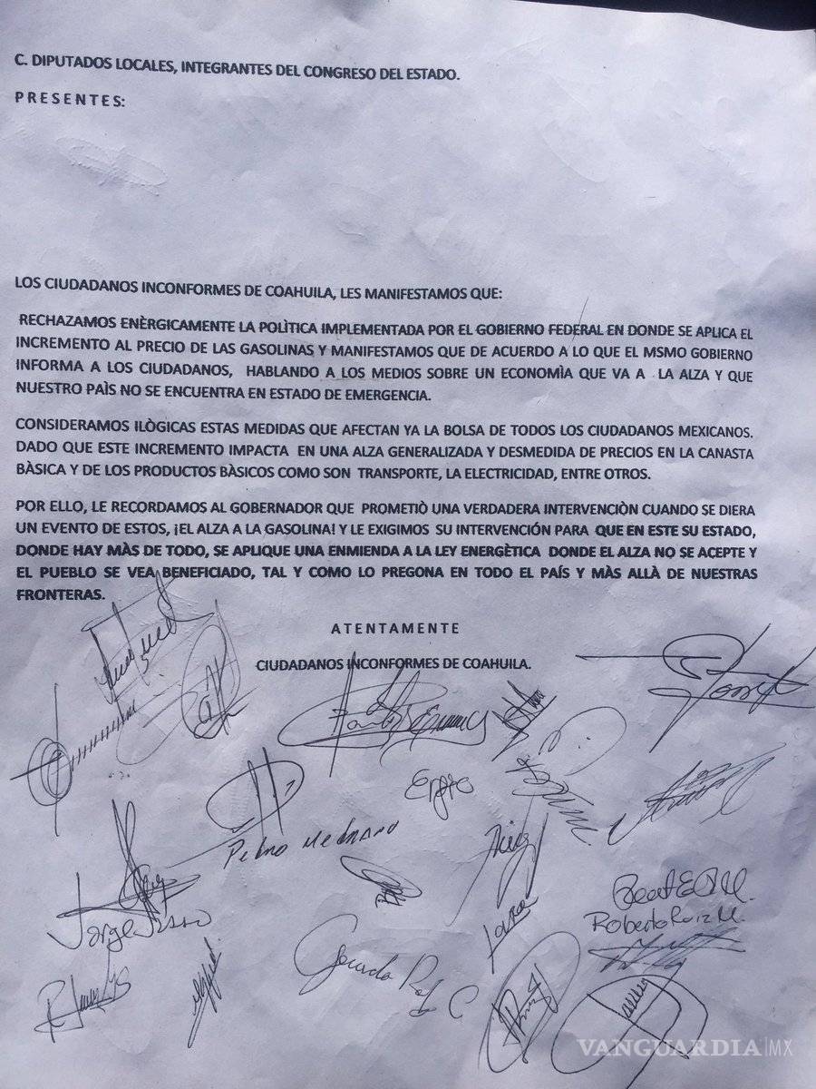 $!Protesta contra el gasolinazo en Saltillo llega hasta el Congreso de Coahuila