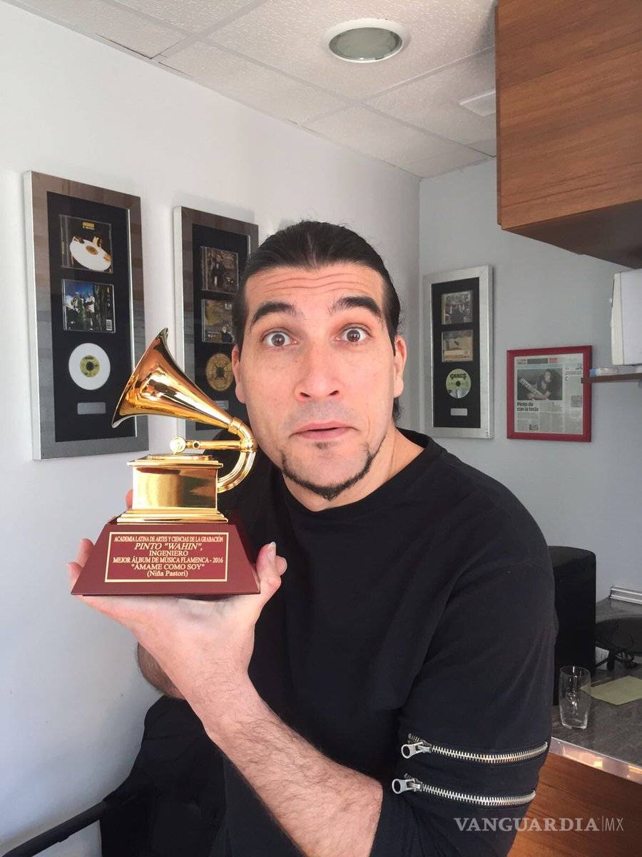 $!El guardameta del Barcelona que terminó como cantante