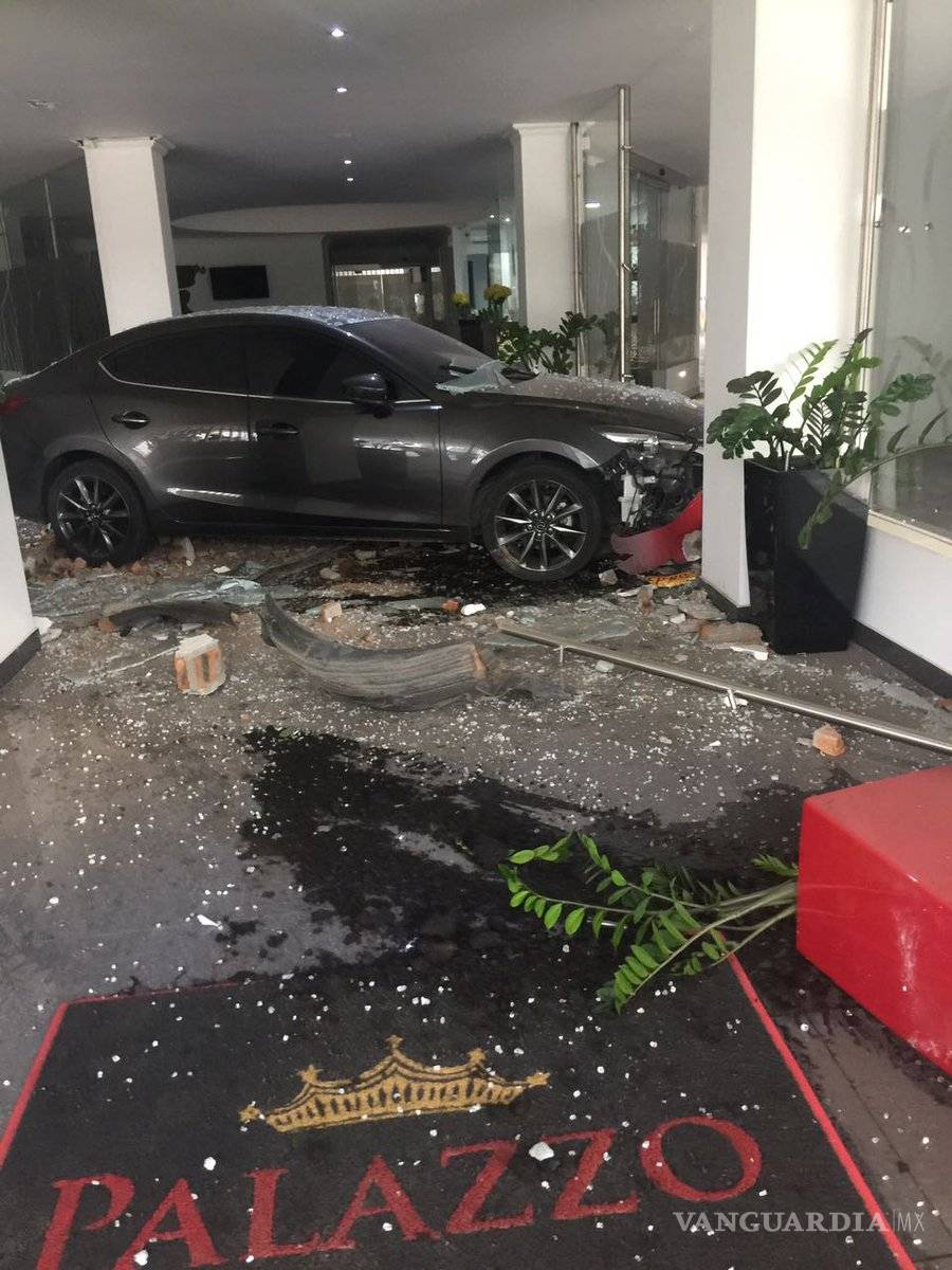 $!Estrelló su auto en motel donde estaba su esposo, con la 'otra'