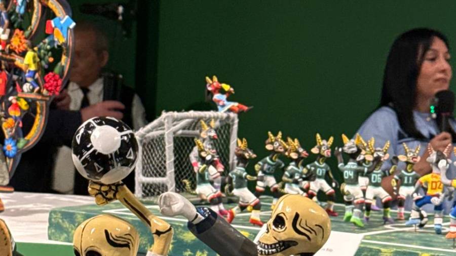 Artesanos mexicanos se inspiran en el fútbol para dar vida a la expo ‘Copa de arte popular Banamex’