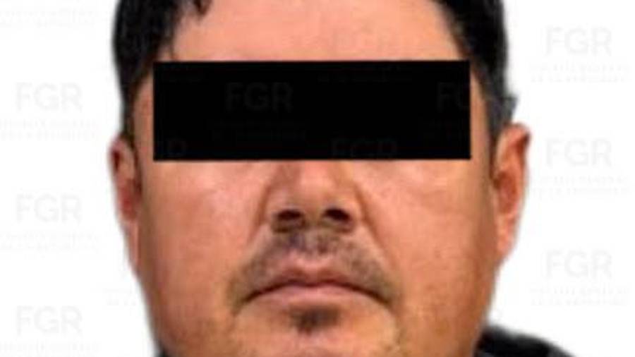 Un juez vinculó a proceso a Marco “N”, detenido en Galeana con 24 armas ocultas en las polveras de su vehículo sobre la carretera Monterrey-Matehuala.