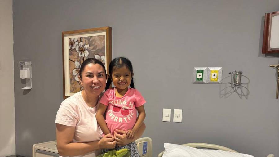 Yoana y su tía —quien será la donadora— fueron internadas en el Hospital Country 2000 de Guadalajara antes del trasplante de hígado programado para este martes.