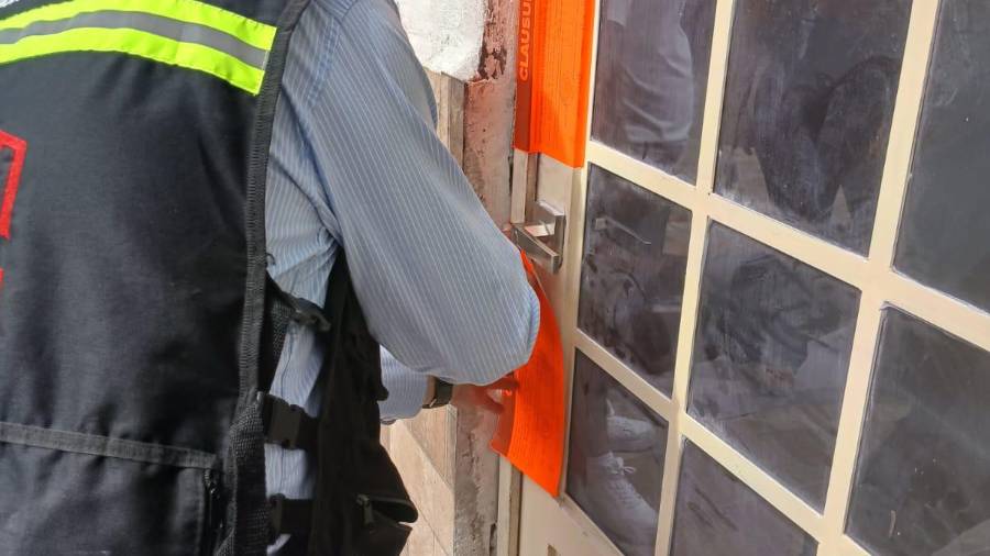 Durante el operativo se localizaron 41 internos, entre ellos menores de edad, lo que derivó en el cierre del establecimiento.