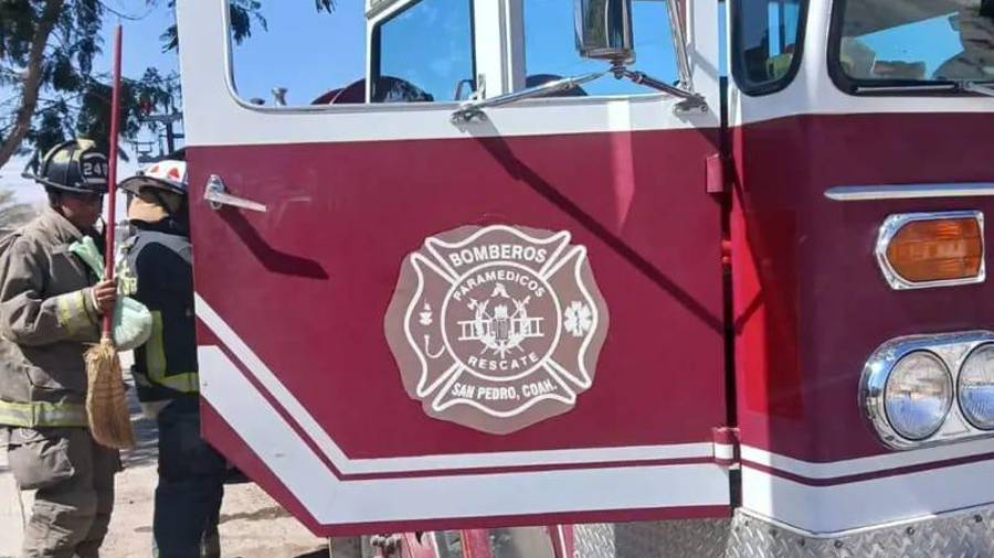 Elementos del Grupo de Reacción Inmediata aplicaron arena para absorber el mercurio y asegurar la vivienda.