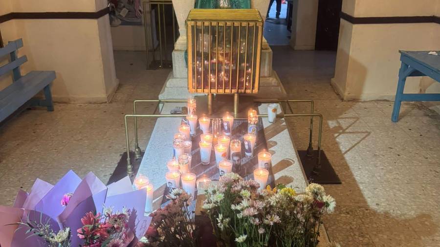 El ejido Espinazo, centro devocionario al Niño Fidencio, comparte territorio entre Castaños, Coahuila, y Mina, Nuevo León. El calendario tradicional contempla conmemoraciones el 17 y el 19 de octubre.