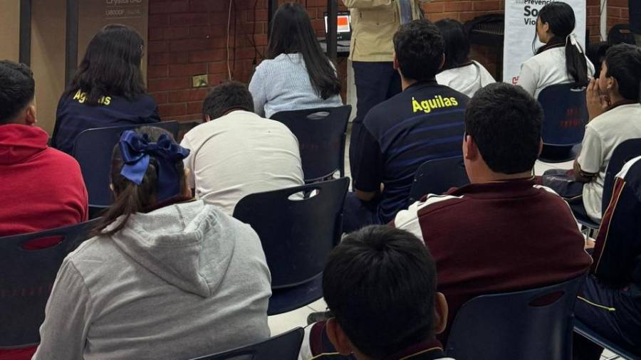 Se abordan temas como prevención de la violencia y cultura de la legalidad.