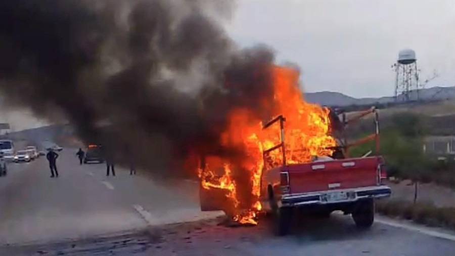 Cuerpo de bomberos se dio a la tarea de atender la emergencia.