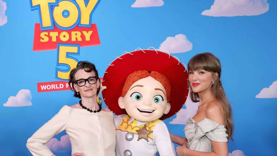 Inspiración. Taylor Swift aseguró que escribir para Jessie fue una experiencia especial debido a la evolución emocional del personaje a lo largo de la saga.