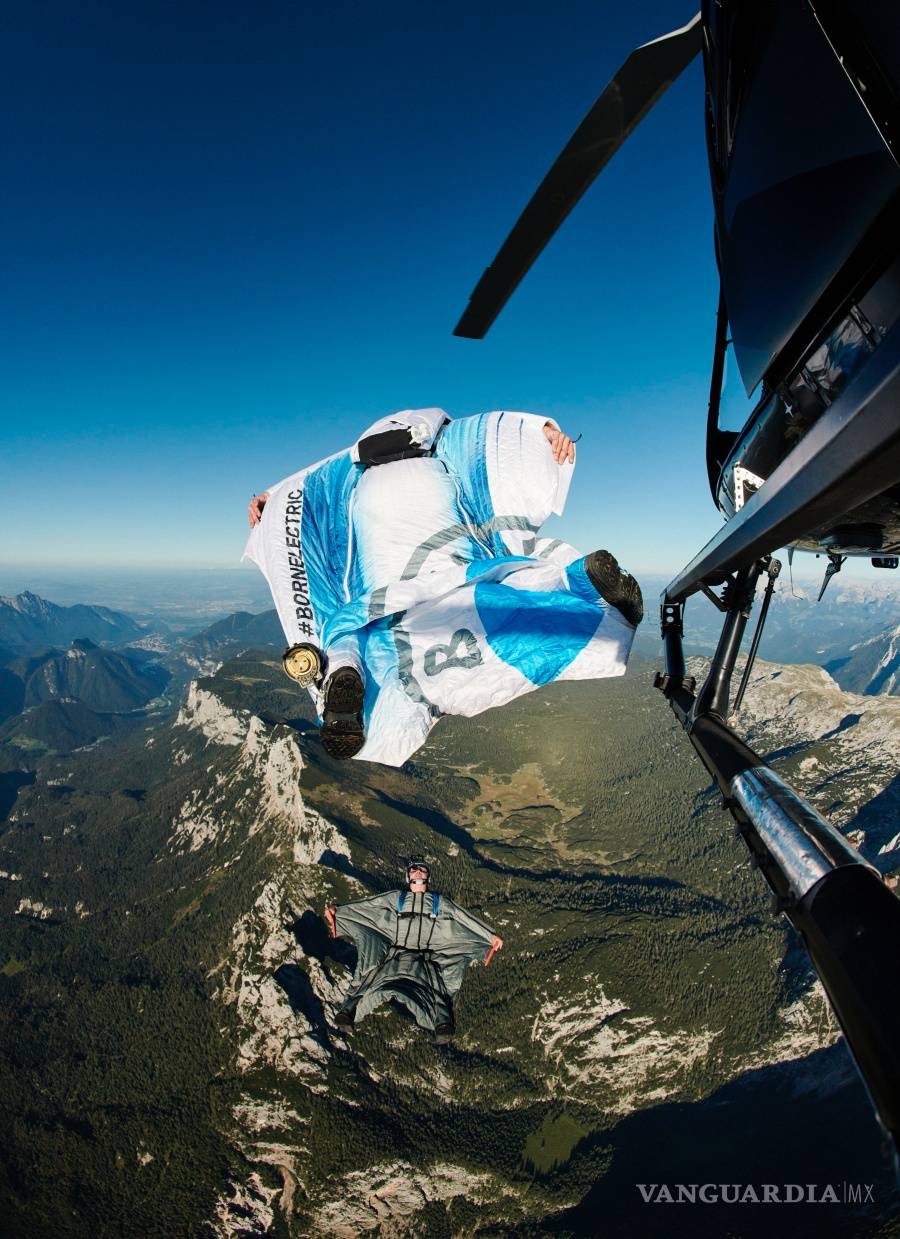 $!E-Wingsuit, el primer traje con alas de propulsión eléctrica