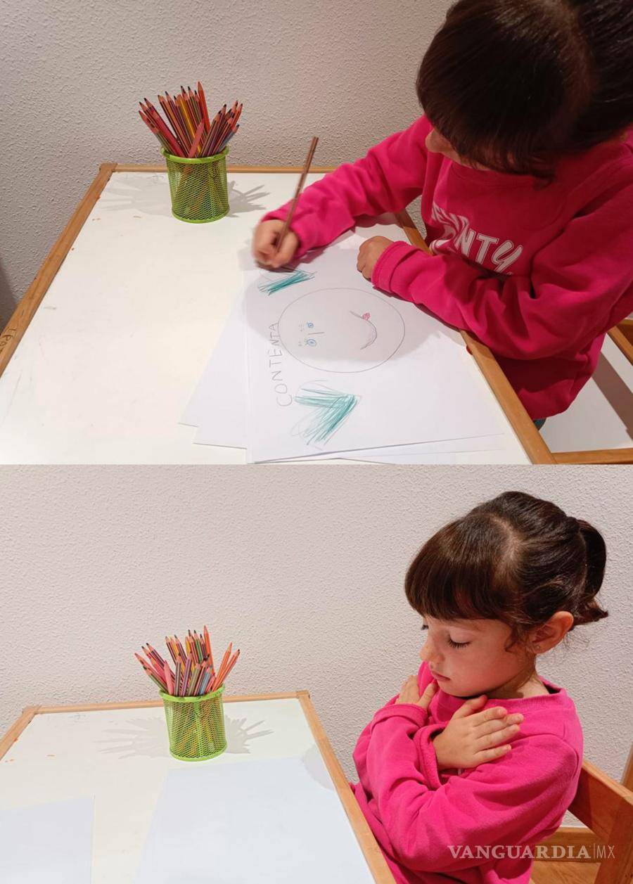 $!Niña dibujando y practicando el abrazo de la mariposa durante una sesión de EMDR.